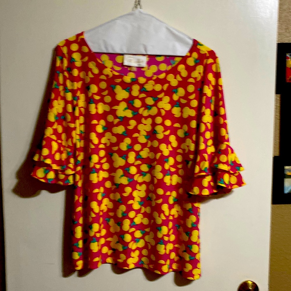 Pink blouse with lemons